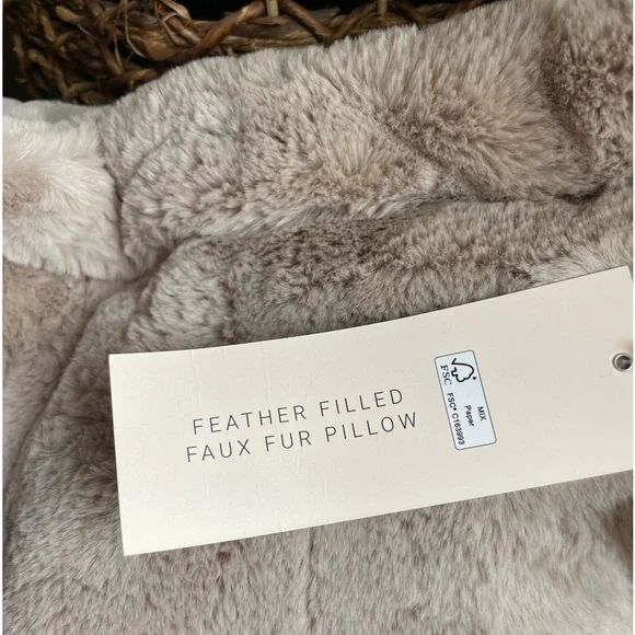 RACHEL ZOE Soft & Cozy Faux Fur Accent Pillow ! NWT! Cuddle up in coziness π΄ - Picture 12 of 14